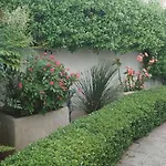 Raffy House 아파트 네비아노